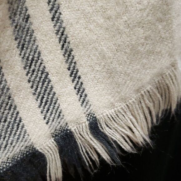 Timless Classic Plaid Shawl  Wrap sz OS - Picture 3 of 5